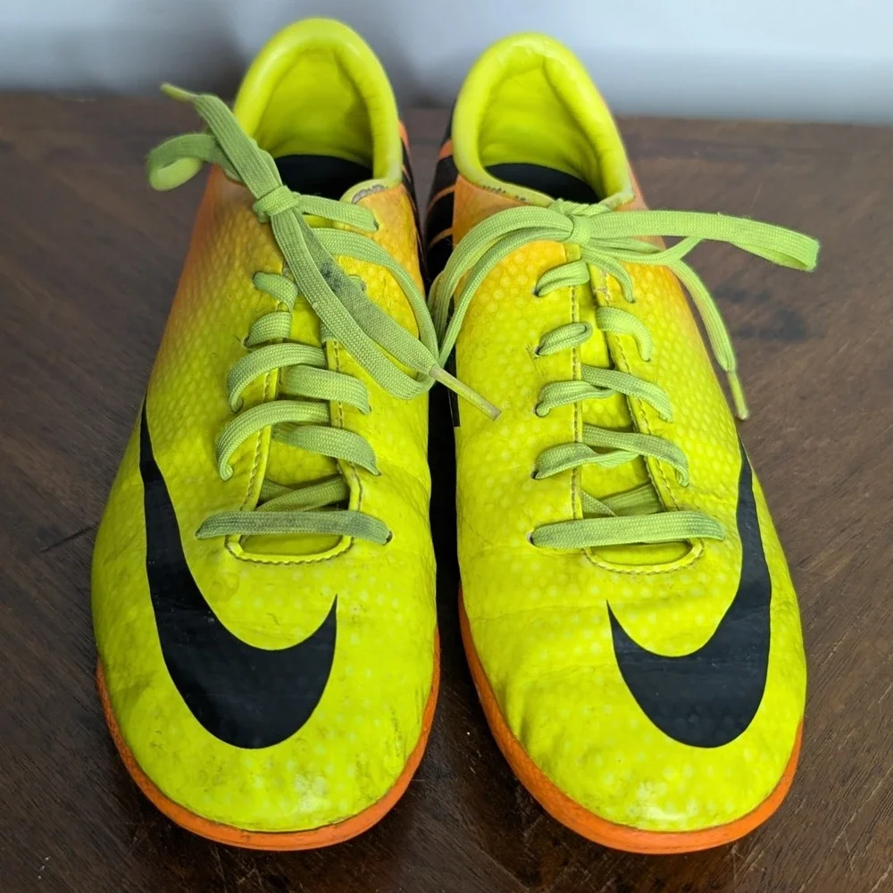 Nike Boy's‎ 2 Yellow Orange Ombre Lace up Athletic Running Shoes - Picture 2 of 7